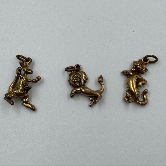 Vintage Gold Tone Animal Charms Lion Tiger and Boxing Kangaroo with Boxing Baby - Picture 1 of 10